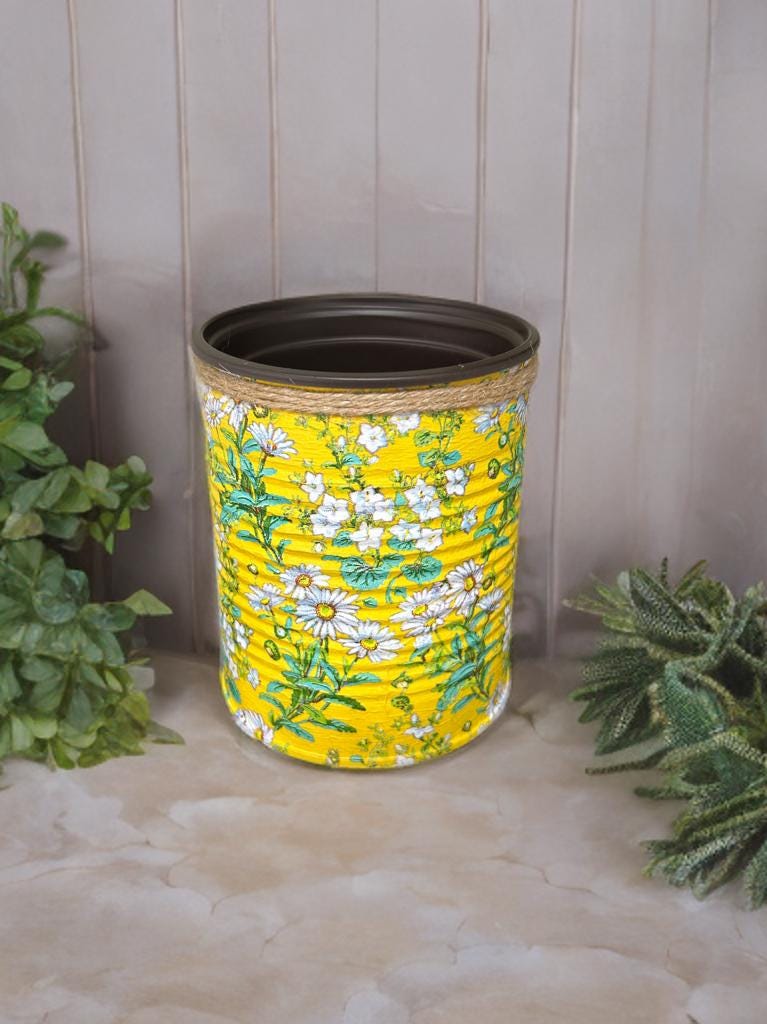 Yellow Daisy Bloom Indoor House Planter - 10cm